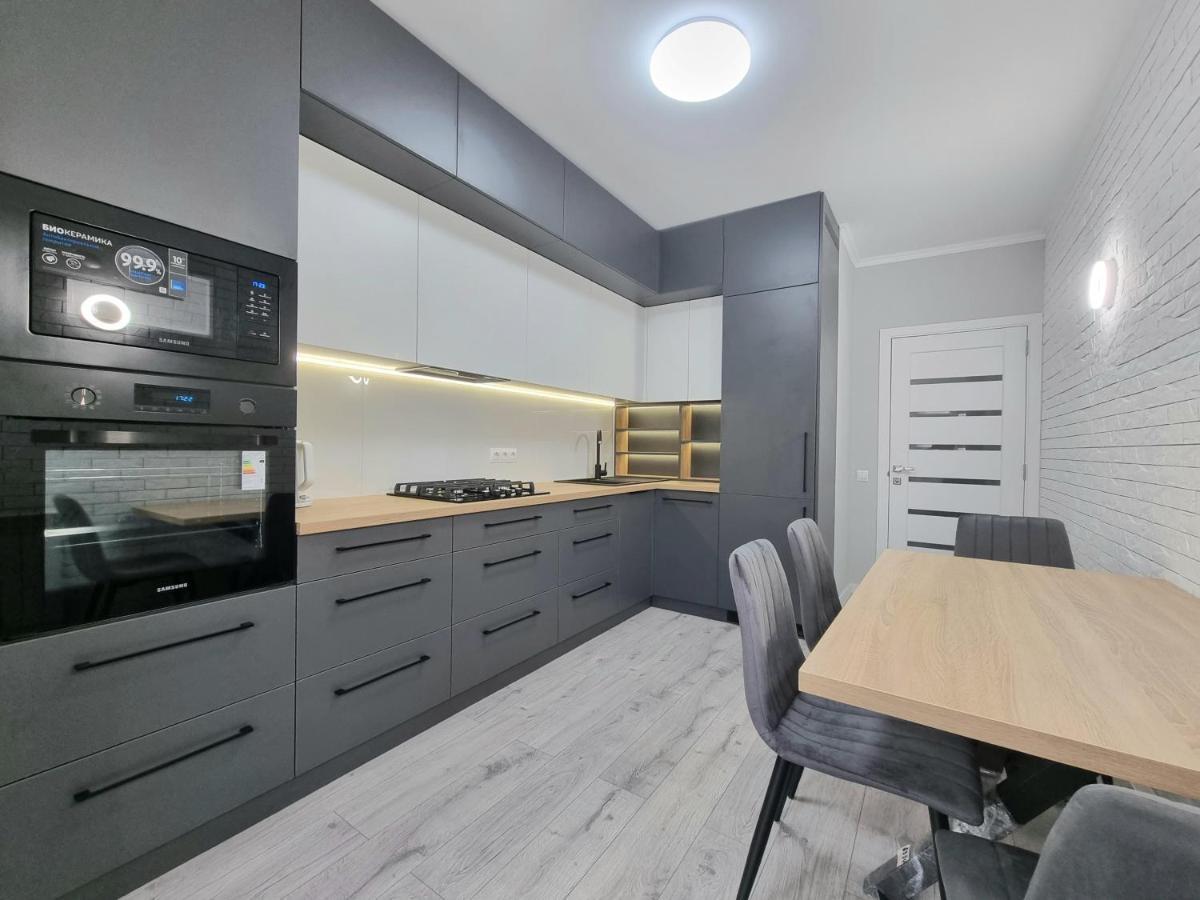 Center, Albisoara Str., 1Bedroom And Living With Balcony Chisinau Eksteriør bilde